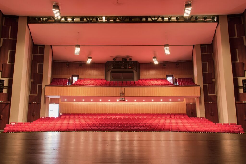 Theatersaal aus der Bühnenperspektive
