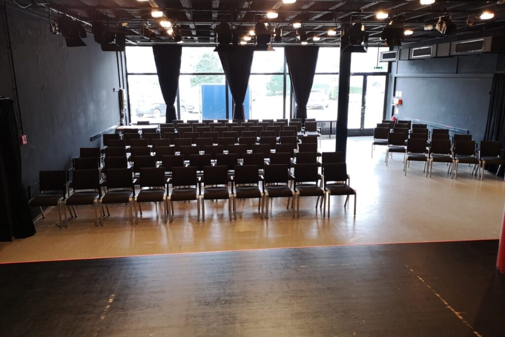 Stadttheater Studio mit Reihenbestuhlung