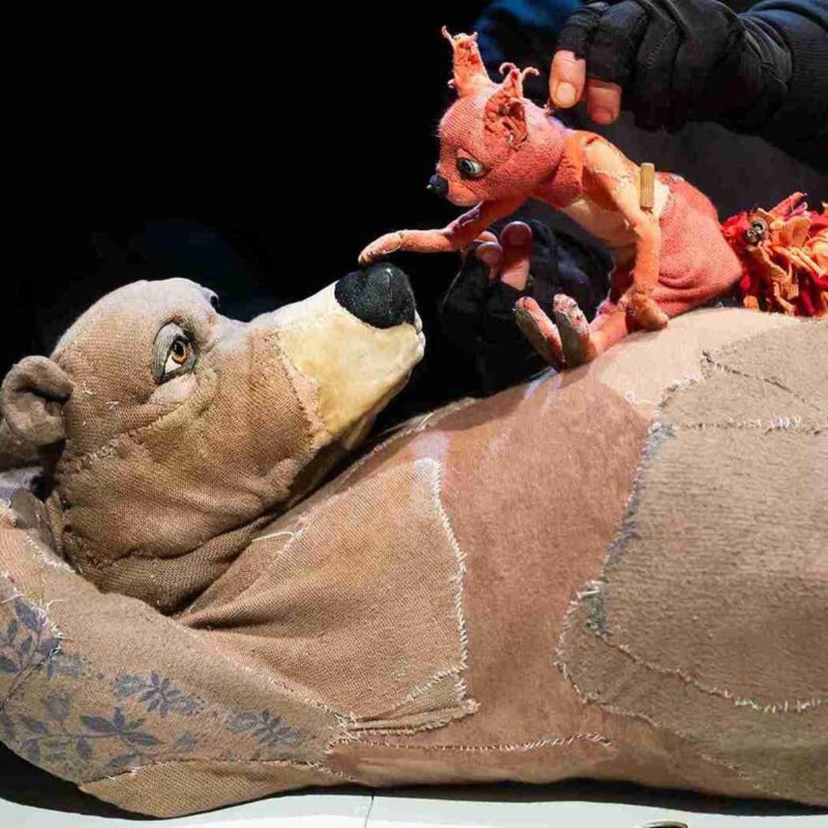 Figurentheater nach dem Kinderbuch von Smriti Prasadam-Halls & Steve Small Die Artisanen, Berlin